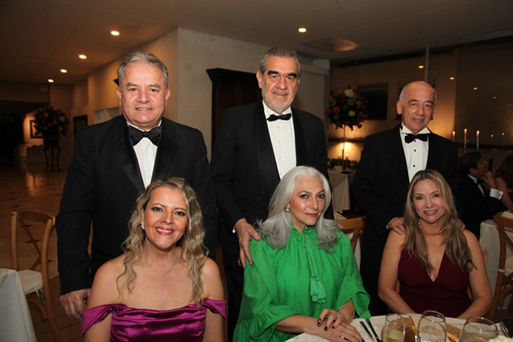 Isabel Cristina Giraldo, María Victoria Giraldo, Claudia Buitrago, Jorge Alberto Giraldo, Francisco Ocampo y José Gentil Osorio.