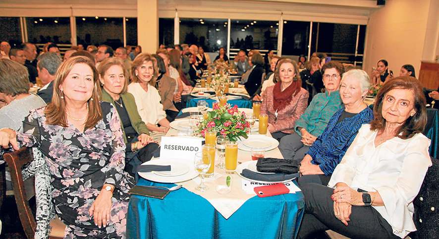 Beatriz Pardo, Esperanza Ramírez, María Victoria Urrea, María Cecilia Villegas, Esperanza Villegas, Cristina Mejía y Constanza Moreno.