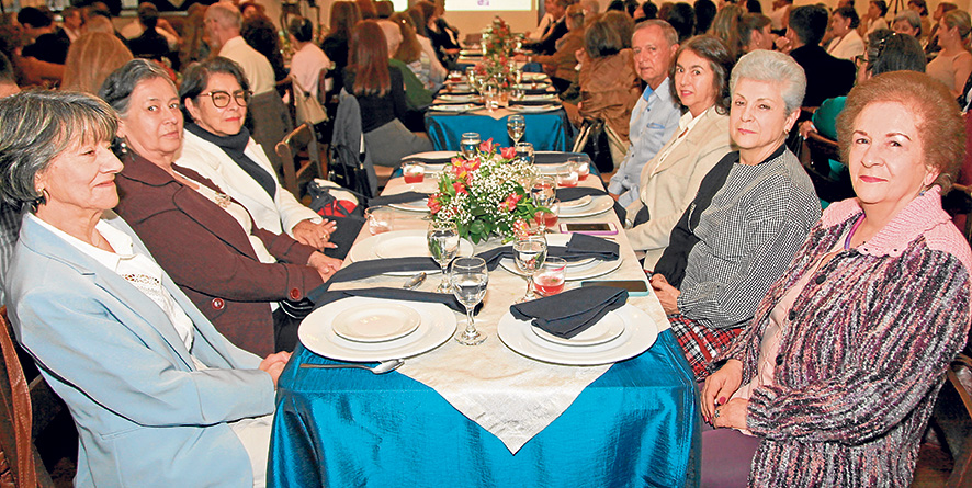 Valeria Valencia, Blanca Aguirre, Rosmary Moncada, Néstor Pineda, Gloria Patricia Cárdenas, Luz Marina Naranjo y María Elcy Naranjo.