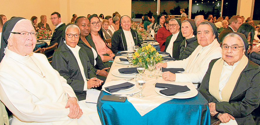 Hermanas: Gloria del Carmen Torres, Amanda Mercedes Tangarife, Nelsy Francisca Rodríguez, María Eugenia López, María Matilde Velásquez, María Cecilia Rentería, Yaneline del Valle Pirona, Katherine Lorena Nafár Bautista y Gloria Estela Rolón Díaz.
