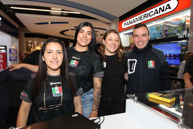 Andrea Mejía, Samantha Hoyos, Natalia Vallejo y Juan Pablo Zuluaga.