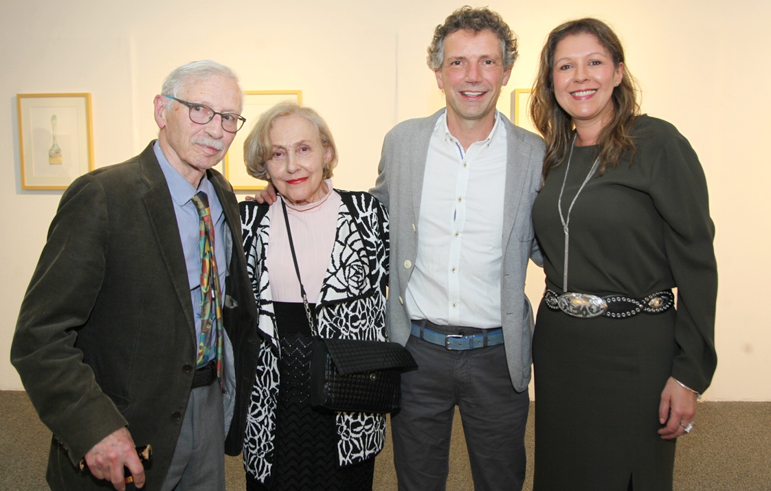 Santiago Cárdenas, acompañado de su familia: Cecilia Fischer de Cárdenas, Nicolás Cárdenas y Fiorella Perini.