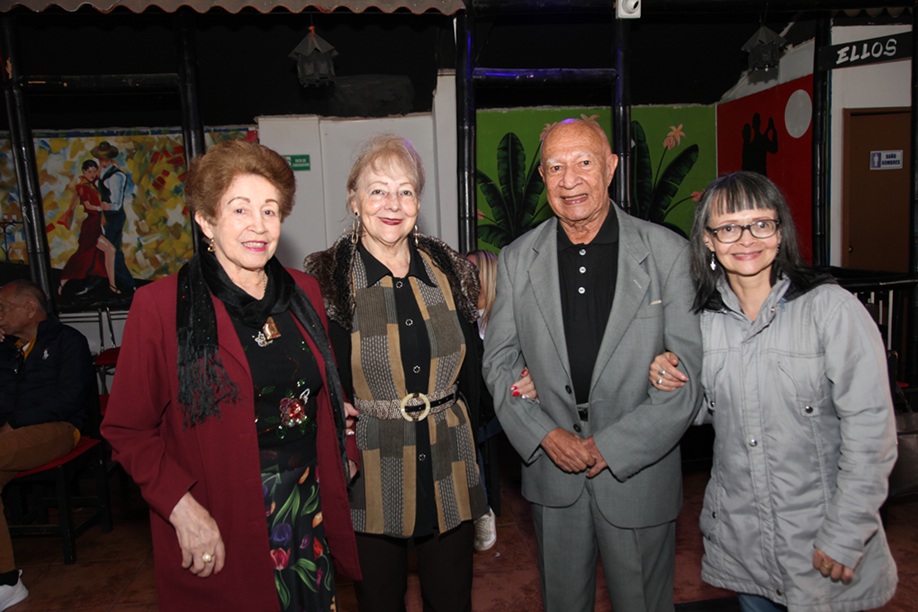 Alicia Correa, Estella Buitrago, Jairo Castro Eusse y Luz Clemencia Castro.