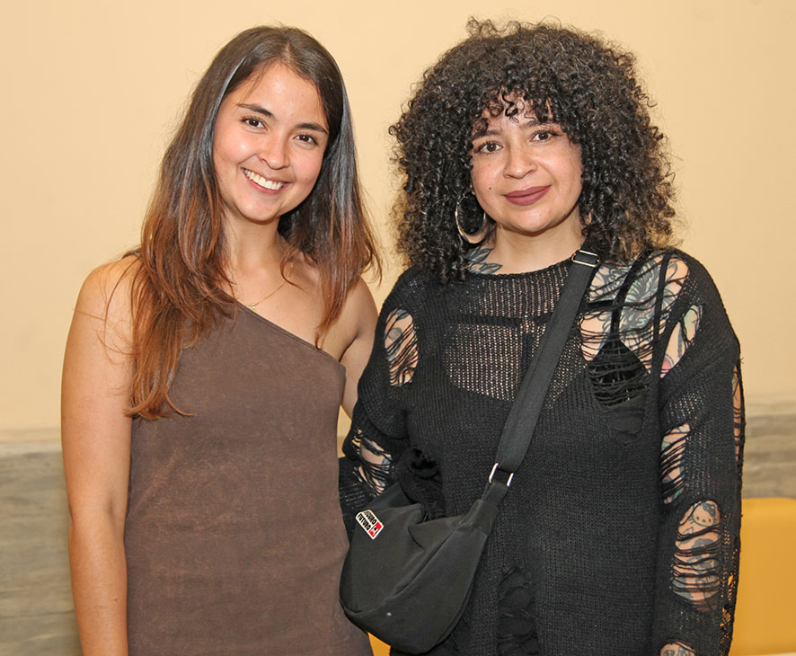 Juana Valentina Bustos y Cristina Sandoval.