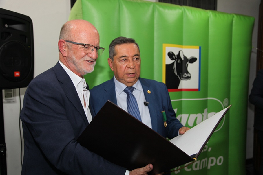 Henry Gutiérrez Ángel, gobernador de caldas, y Álvaro González Alzate.