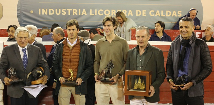 Miguel Gutiérrez, mejor ganadería; Daniel Luque, mejor faena; Felipe Miguel Negret, mejor novillero; Luis Miguel Encabo, apoderado de Juan de Castilla; y Ricardo Santana, mejor subalterno.