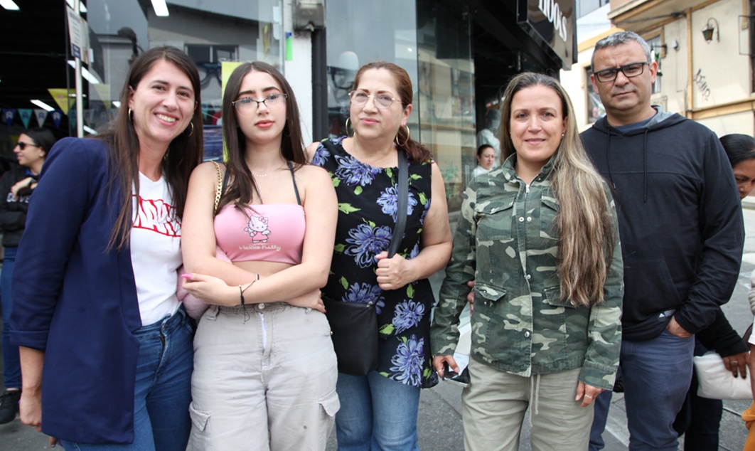 Katerine Restrepo, Nicole Restrepo, Elida Pulgarín, Valentina Montoya y Néstor Montoya.