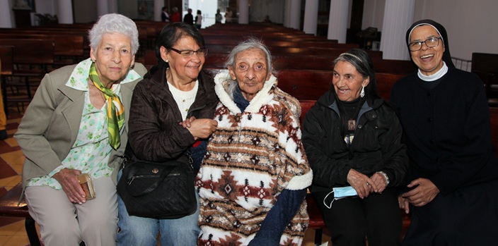 Ana Lucía Gómez, Sara Rosa González (hija), Sara Rosa González, María Raquel González y María Rosalba Suárez.