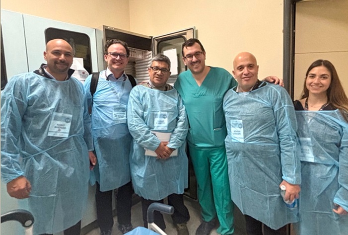 Práctica de Endoscopia Baja dirigida por el médico Fernando D’Amico.