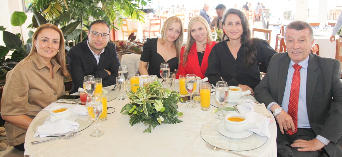 Paula Bernal, Santiago García, Liliana Giraldo, Mónica González, Carolina Giraldo y Juan Manuel Morales.
