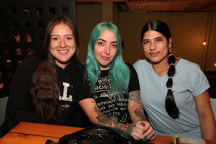 Paula Bejar, Manuela Arizmendi y Xilen Beltrán se reunieron en La Patatería.