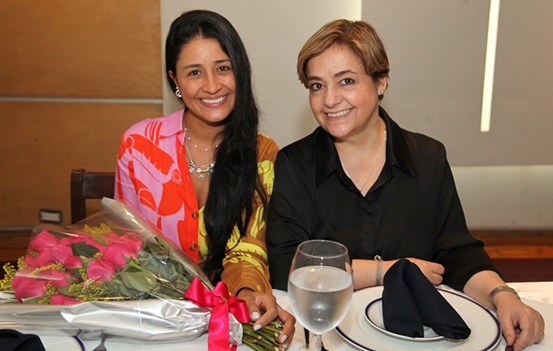 Katherine Delgadillo Castro y Alexandra Hernández Gálvez, gerente del Club Manizales.