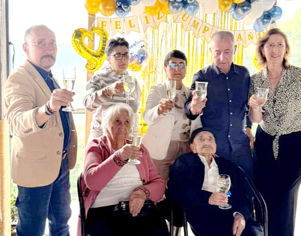 Héctor Galeano y Flor Alba Mejía estuvieron acompañados de sus hijos Fernando, Patricia, Elizabeth, William y Luz Dary.