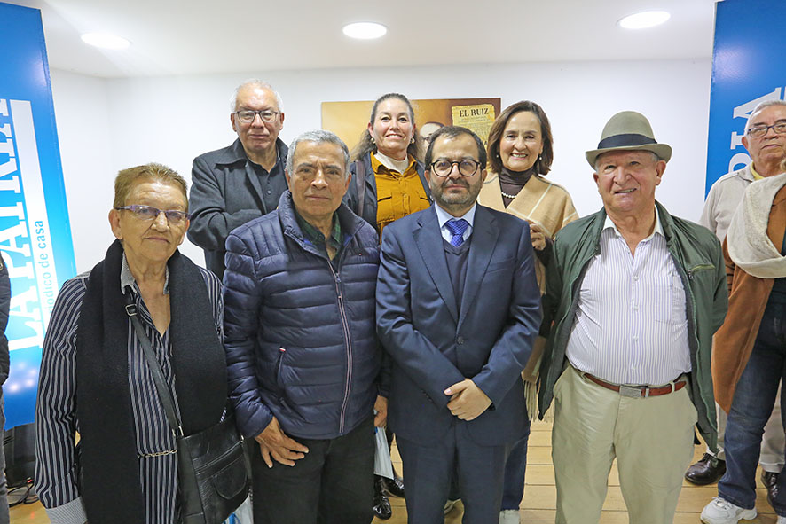 Arriba: José Fernando Rodas Rivera, Martha Lucy Ceballos Castrillón y Patricia del Pilar Ruiz Vera. Abajo: María Amparo Lopera Álvarez, Carlos Alberto Salazar A., Fernando-Alonso Ramírez y Raúl Pineda Roncancio.