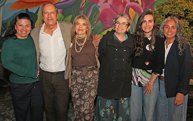 Carolina Tabárez, Augusto Londoño, Alba Lucía Duque, Gloria Hoyos Bustamante, Yessika Carvajal y Adriana Serna.