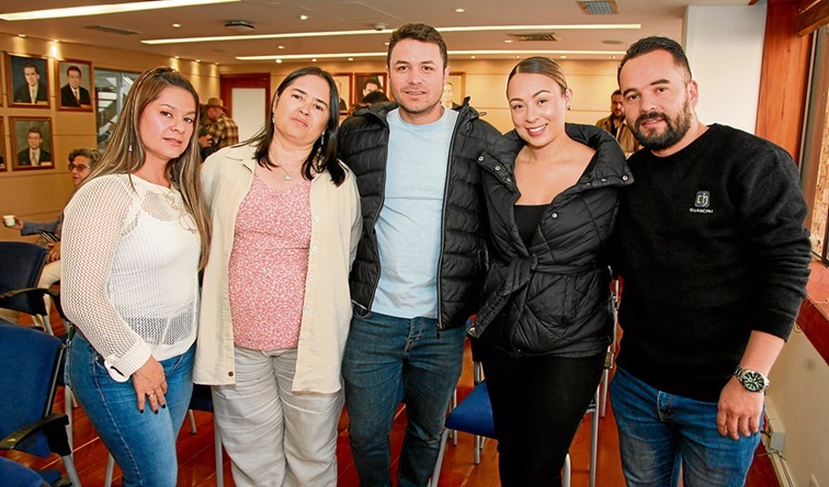 Lina Valencia, Lina Bedoya, Yolber Cárdenas, Natalia Villada y Juan Meza.