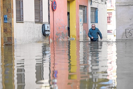 La situación de Talavera de la Reina (Toledo) continúa siendo complicada por las fuertes lluvias registradas en los últimos días. Estas han provocado el corte de hasta una decena de calles y el cierre de los parques.