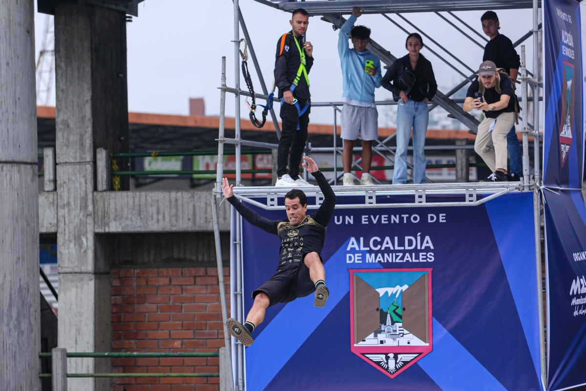 El Bag Jump de la Feria de Manizales se ubica al lado del estadio Palogrande