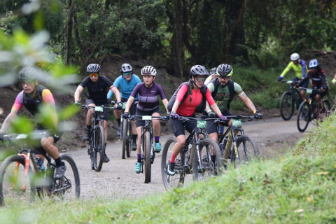 Los ciclistas contaron con el acompañamiento de autoridades de tránsito y de rescate.