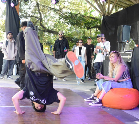 Durante el encuentro de hiphop se realizó una competencia de danza urbana open style.