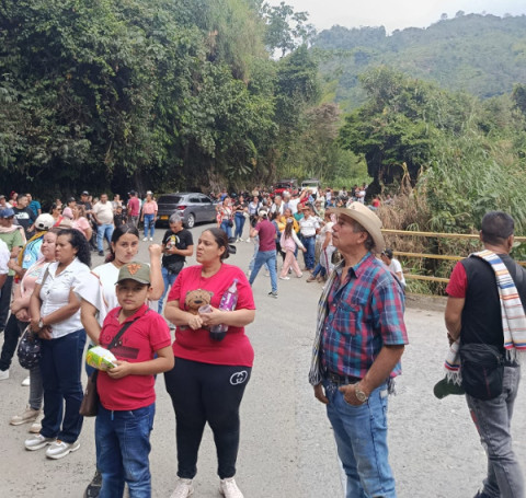 Eucaristía sobre el río Guarinó