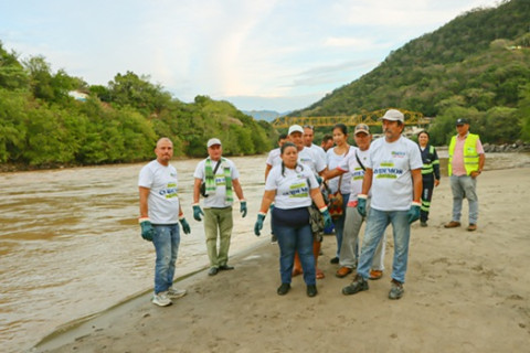 Unidos para limpiar el río Magdalena Foto | Cortesía Emas | LA PATRIA