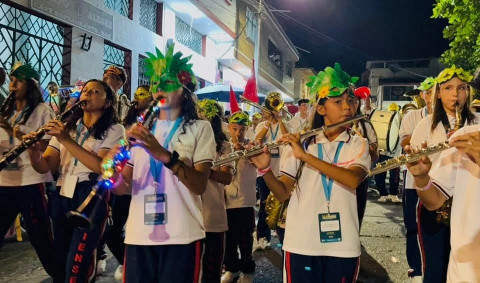 Con música y buena energía desfilaron las bandas participantes