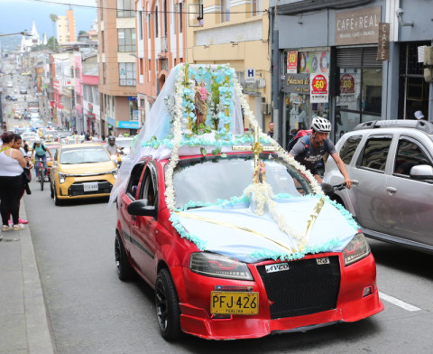 CARRO CON LA VIRGEN