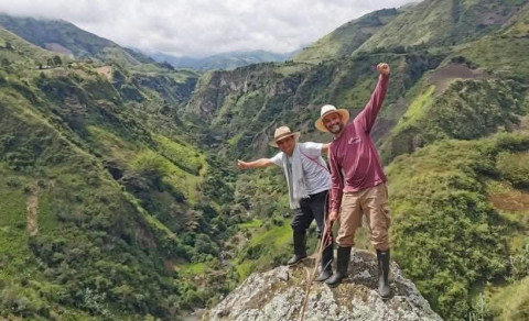 Mauricio Ocampo (izquierda en la foto) acompañado de Juan Carlos Arias