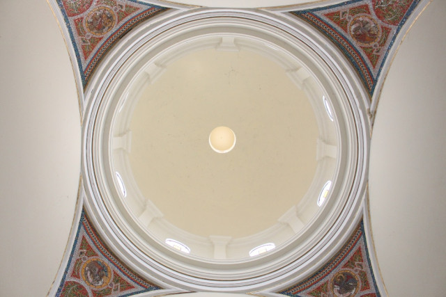 Imagen de la cúpula dentro de la catedral.