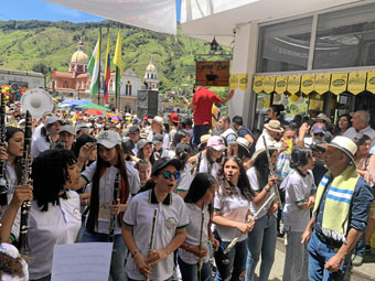 Las bandas musicales acompañaron las fiestas.