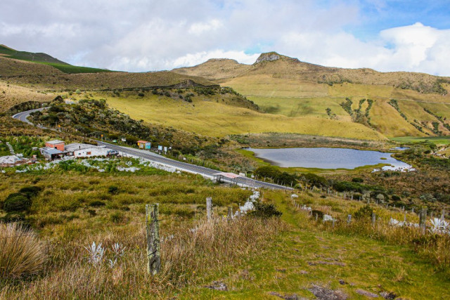 La Laguna Negra es uno de los primeros atractivos se encuentran los turistas sobre la vía al Nevado del Ruiz.