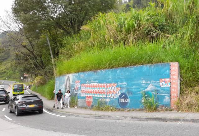 Taparon el mural con afiches Foto|Cortesía|LA PATRIA