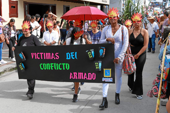 Foto I Fernando Rodríguez I LA PATRIA  Salamina efectuó el pregón de la Noche del Fuego, evento que será en el alumbrado de diciembre. Un desfile marcó las actividades del fin de semana.