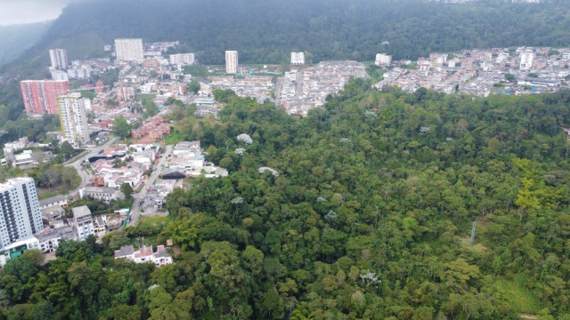 Así se ve el Ecoparque Los Alcázares, ubicado entre los barrios La Francia y Los Alcázares, en la Comuna Atardeceres.