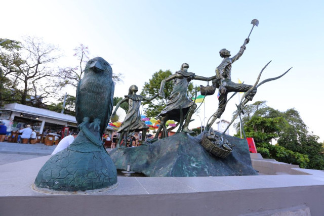 El Torito Dorsiblanco (Capito Hypoleucus) es el ave representativa del municipio. A sus espaldas se encuentra la escultura Pujanza, del autor Olmer Rojas Lozano, inaugurada el 24 de junio de 22.