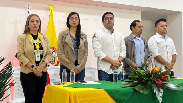 Mesa principal con directora regional del Deparatamento de Prosperidad Social en Caldas y el alcalde de Anserma en inauguración de Centro Cultural y Comunitario.