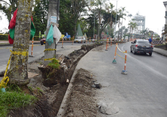 La Alcaldía de Manizales redujo el separador de la avenida 12 de Octubre para hacerle espacio a una ciclobanda y ampliar las calzadas.