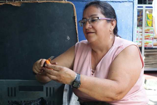 Luz Estrella Murillo Castro, vendedora de frutas y verduras en la Galería