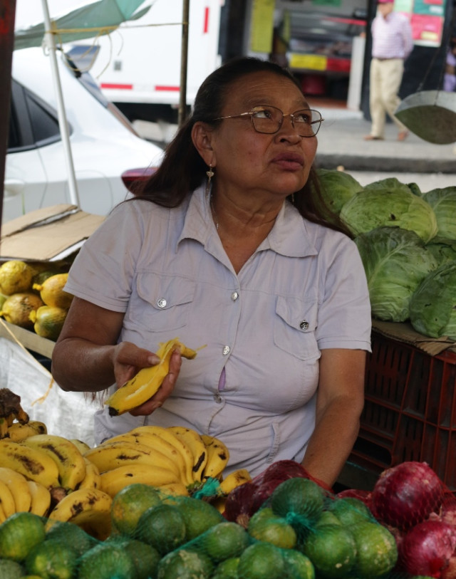 Rosa Minerva López Benavides, vendedora de frutas y verduras en la Galería