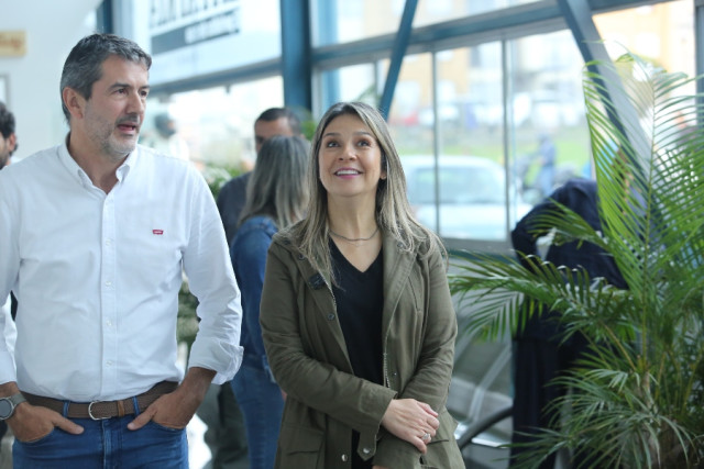 Vicky Dávila, precandidata presidencial ingresando a las instalaciones del periódico LA PATRIA.