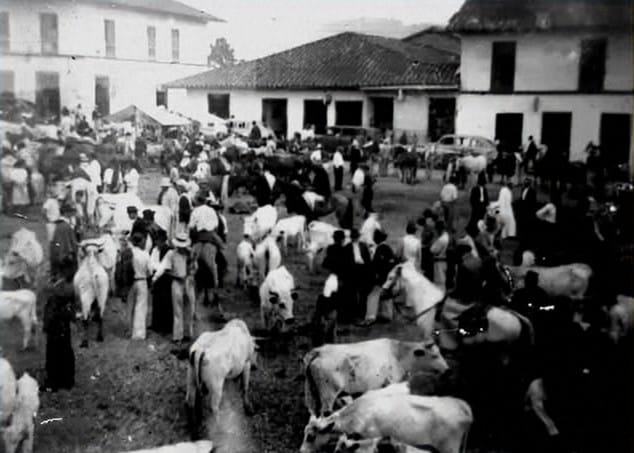  La plaza de mercado Plaza Ospina en Anserma