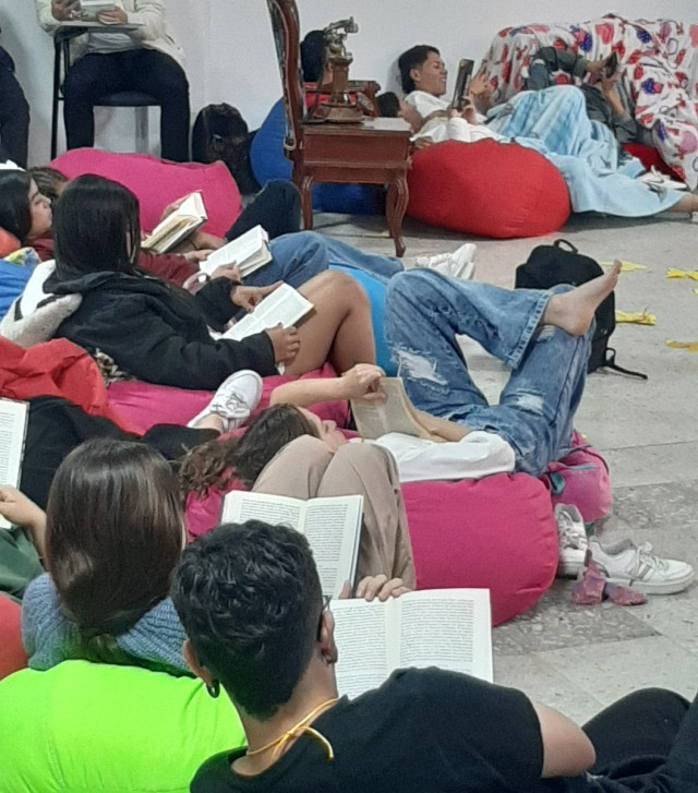 Lectura de Cien años de soledad en 24 horas en el colegio San Pío X