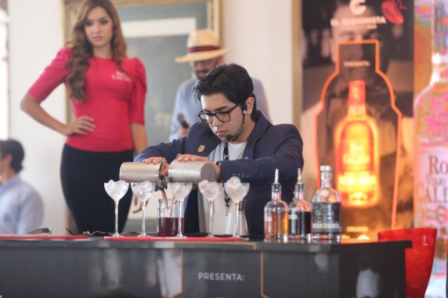 Foto | Luis Fernando Trejos | LA PATRIA Él es Juan Pablo Toro, representante de Caldas en El Alquimista World Bar 2025. Participó con un coctel llamado Flor de Niebla.