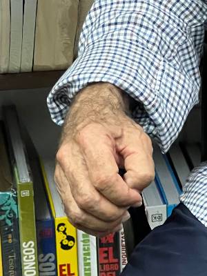 Mano de Carlos Lehder Rivas. Foto: Óscar Gaitán.