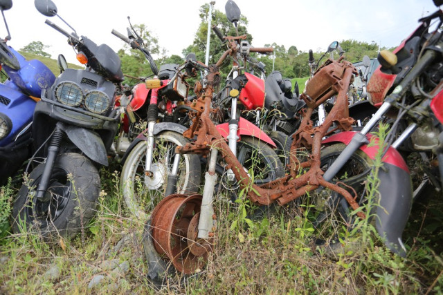 carros en los patios de manizales