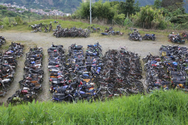 carros en los patios de manizales