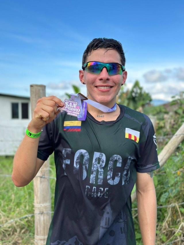 Foto | Cortesía | LA PATRIA Jacobo López, primer lugar en la carrera de San Pedro en Anserma, Caldas.