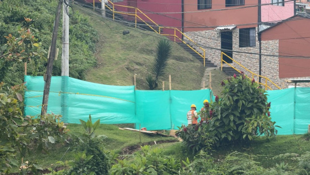El cruce peatonal une la carrera 14A (Villa del Río) con la carrera 18 (Baja Leonora, en la foto).