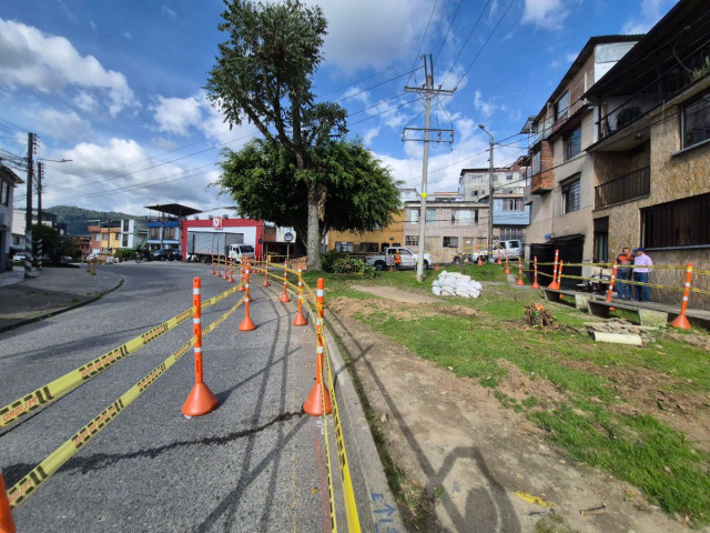 Video: la demolición de un parque en Manizales, punto de partida de la construcción de un bulevar comercial En el parque cerca del D1 se estudia quitar árboles que representarían riesgos para viviendas cercanas. Ya se desmontaron las atracciones.